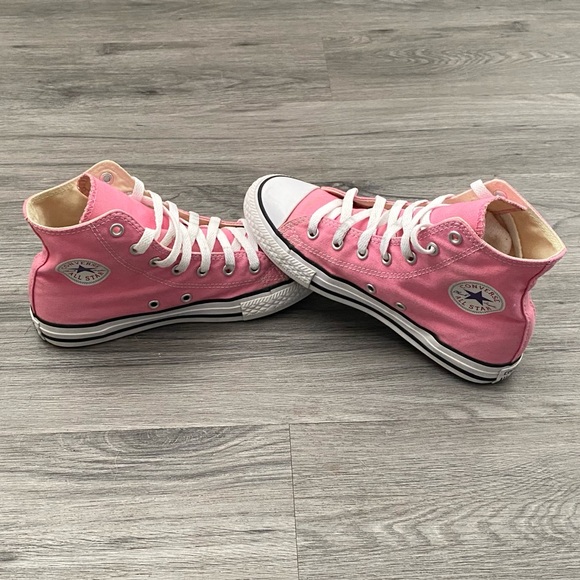 Pink Converse - Picture 3 of 6